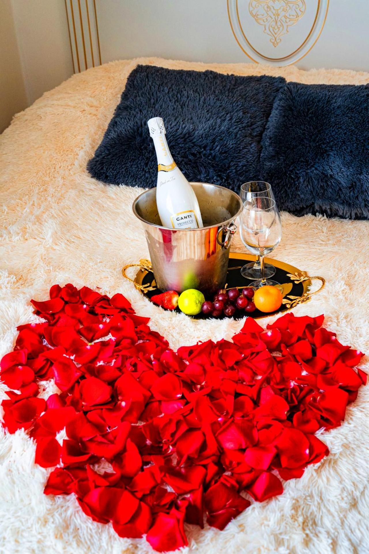 Kingdom Of 3 Roses Apartment Prague Ngoại thất bức ảnh