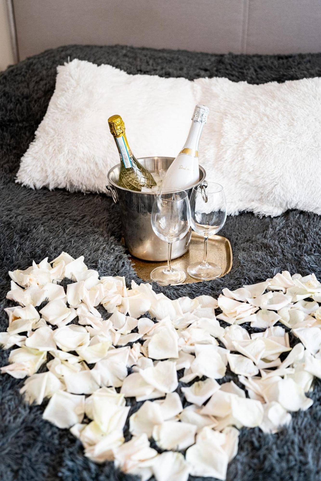 Kingdom Of 3 Roses Apartment Prague Ngoại thất bức ảnh